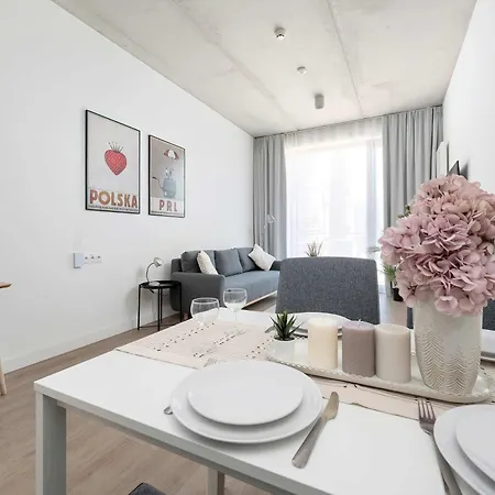 Piekarnia Modern With A Balcony And A Workspace By Renters Διαμέρισμα