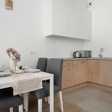 Piekarnia Modern With A Balcony And A Workspace By Renters 아파트 브로츠와프