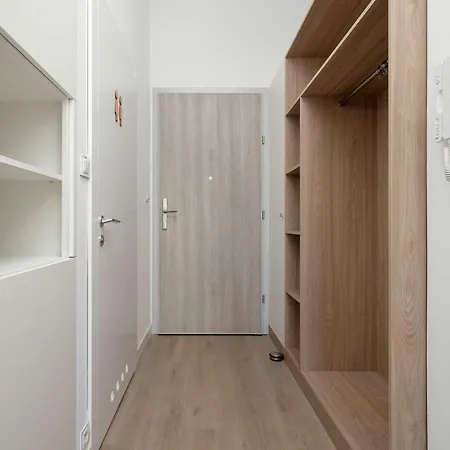 Piekarnia Modern With A Balcony And A Workspace By Renters Διαμέρισμα Βρότσλαβ