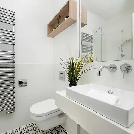 Piekarnia Modern With A Balcony And A Workspace By Renters Διαμέρισμα *